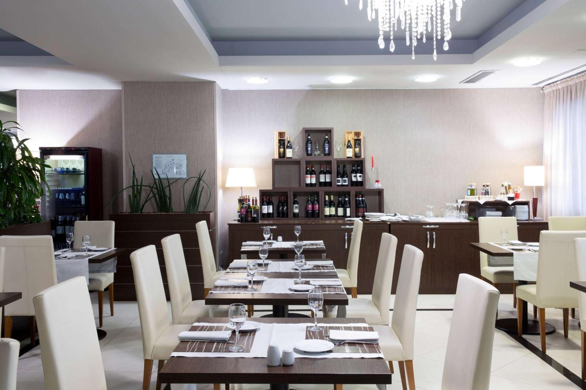 Dolce By Wyndham Milan Malpensa Hotel Somma Lombardo Eksteriør billede